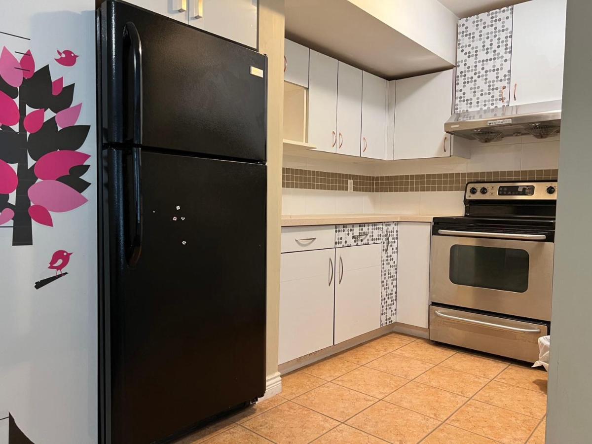 One Bedroom, One Living Room, One Kitchen And One Bathroom With Independent Access 列治文 外观 照片